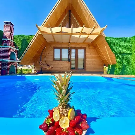 Дом отдыха Refreshing Bungalow With Private Pool, Garden And Bbq In
